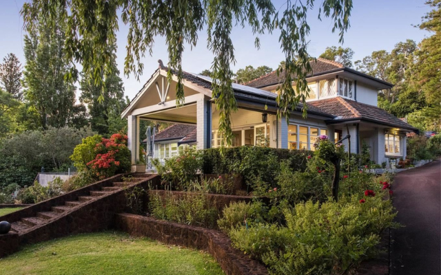 Adelaide Hills building and renovation trades – Bridgewater home and leafy garden